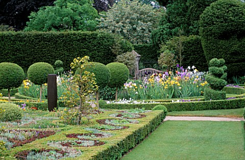 THE_ABBEY_HOUSE__WILTSHIRE_THE_PARTERRE_WITH_CLIPPED_BOX__BERBERIS__HOLLY_AND_YEW