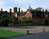 PACKWOOD HOUSE  WARWICKSHIRE: THE HOUSE SEEN FROM THE ROAD