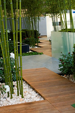 CHUNKS_OF_LIMESTONE_FORM_MULCH_AROUND_BAMBOO_AND_DECKING_PATH_IN_HIS_LATE_HIGHNESS_SHAIKH_ZAYED_BIN_