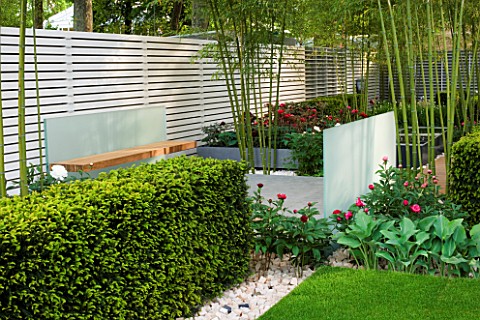 BOXED_YEW_HEDGING__PEAONIES_AND_HOSTAS_IN_HIS_LATE_HIGHNESS_SHAIKH_ZAYED_BIN_SULTAN_ALNAYHANS_GARDEN