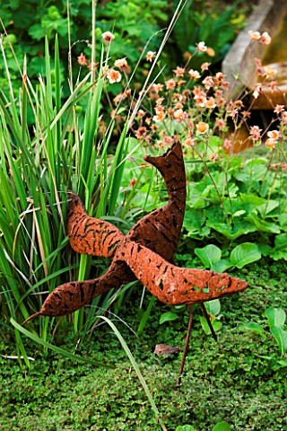 A_METAL_BIRD_SCULPTURE_BY_AN_UNKNOWN_ARTIST_WITH_GEUMS_NEARBY_WINGWELL_NURSERY___RUTLAND