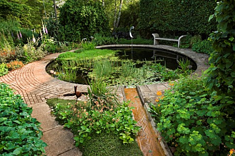 WATER_FEATURE_CIRCULAR_POOL_WITH_BENCH_AND_RILL_WINGWELL_NURSERY___RUTLAND