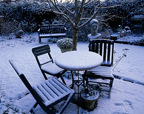WINTER__WOODCHIPPINGS__NORTHAMPTONSHIRE_TABLE_AND_CHAIRS_IN_SNOW