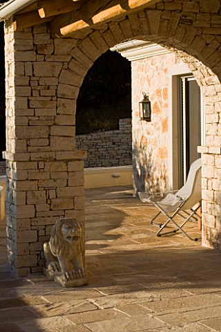 GINA_PRICES_GARDEN__CORFU_THE_TERRACE_WITH_STONE_LION_FROM_INDIA