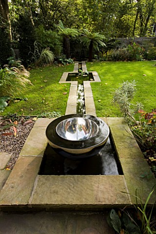 CHALICE_SUNDIAL_IN_POOL_BY_DAVID_HARBER_BESIDE_RILL_WITH_LAWN