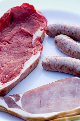 BARBEQUE_PROJECT_PLATE_WITH_SIRLOIN_STEAK__SAUSAGES_AND_BACON