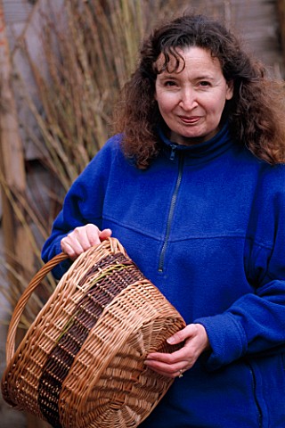 WINDRUSH_WILLOW_SUZANNE_KERWOOD_WITH_ONE_OF_HER_WILLOW_BASKETS