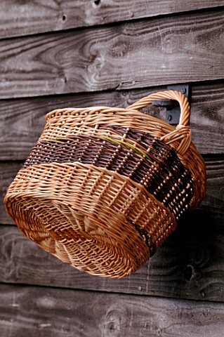 WINDRUSH_WILLOW_WILLOW_BASKET_HANGING_UP_ON_THE_BARN_DOOR