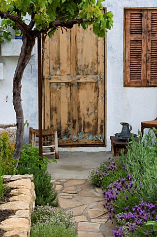 CHELSEA_FLOWER_SHOW_2006_LEBANESE_COURTYARD_DESIGNED_BY_NADA_HABET_PATH_TO_WOODEN_DOOR__LAVENDER__VI