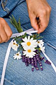 DESIGNER CLARE MATTHEWS: MAKING A BOUQUET WITH RIBBON  LAVENDER AND WHITE MARGUERITES