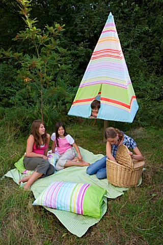 DESIGNER_CLARE_MATTHEWS_POST_TEPEE_PROJECT__CHILDREN_PLAYING_IN_AND_AROUND_TEPEE