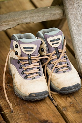 DESIGNER_CLARE_MATTHEWS_TREE_HOUSE_PROJECT__BOOTS