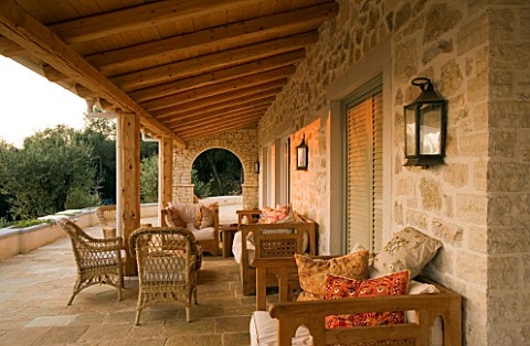 SEATING_AREA_WITH_LARGE_COMFORTABLE_SOFAS_ON_PATIO_IN_GINA_PRICES_CORFU_GARDEN