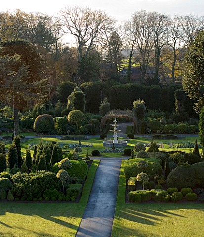 BRODSWORTH_HALL__YORKSHIRE_ENGLISH_HERITAGE_VIEW_OF_LAWN_AND_EVERGREEN_TOPIARY_BORDERS_FROM_THE_ROOF
