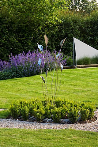 RICHARD_JACKSONS_GARDEN_EVENING_LIGHT_ON_LAWN_AND_BORDER_PLANTED_WITH_NEPETA_WALKERS_LOW__WATER_RILL
