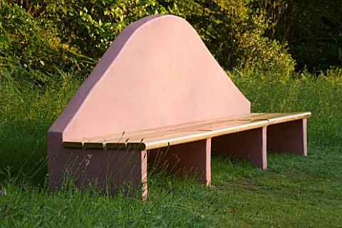 VEDDW_HOUSE_GARDEN__GWENT__WALES_DESIGNERS_ANNE_WAREHAM_AND_CHARLES_HAWES__PINK_SEAT_ABOVE_THE_GRASS