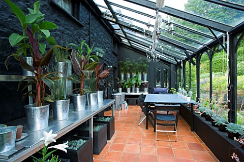 VEDDW_HOUSE_GARDEN__GWENT__WALES_DESIGNERS_ANNE_WAREHAM_AND_CHARLES_HAWES__THE_CONSERVATORY_PAINTED_