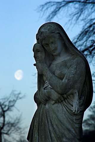 BRODSWORTH_HALL__YORKSHIRE__WINTER__ITALIAN_STATUE_WITH_MOON_BEHIND