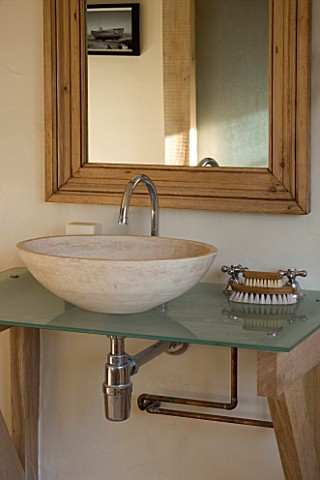 BOONSHILL_FARM__EAST_SUSSEX_INTERIOR_OF_BATHROOM_WITH_STONE_SINKBASIN_ON_GLASS_TOP_DESIGNER_LISETTE_