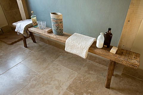 BOONSHILL_FARM__EAST_SUSSEX_INTERIOR_OF_BATHROOM_WITH_WOODEN_BENCH_WITH_MOTHER_OF_PEARL_INLAY_FROM_I