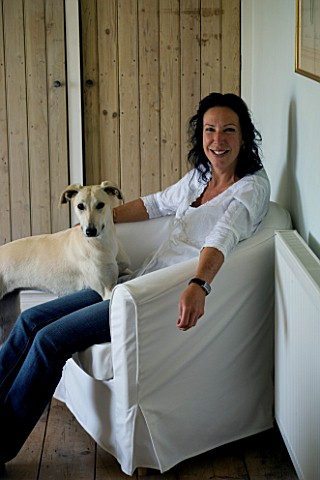 LISETTE_PLEASANCE_WITH_HER_DOG__HONEY
