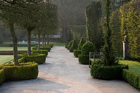 HOLKER_HALL__CUMBRIA__THE_SUNKEN_GARDEN_AT_DUSK_WITH_BOX_HEDGING_AND_STATUARY_FORMAL_GARDEN