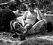 PROVENCE  FRANCE. GARDEN OF MARCO NUCERA. MARCO NUCERA SITTING ON ONE OF HIS WOODEN CHAIRS. BLACK AND WHITE IMAGE