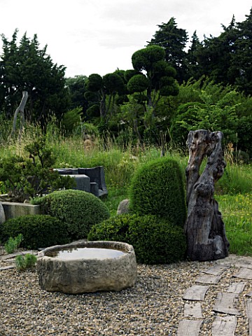 PROVENCE__FRANCE_GARDEN_OF_MARCO_NUCERA_GRAVEL_AREA_WITH_CLIPPED_SHAPES_AND_STONE_WATER_BOWL