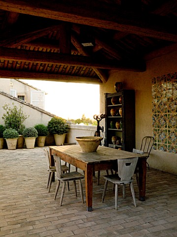 DESIGNER_MICHEL_SEMINI__PROVENCE__FRANCE_COVERED_LOGIA_DINING_AREA_WITHY_TABLE__CHAIRS__MOROCCAN_STY
