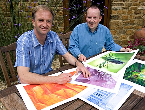 CLIVE_NICHOLS_SIGNING_LIMITED_EDITION_PRINTS_WITH_DAVID_LEEDHAM