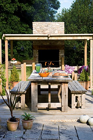 DESIGNER_CLARE_MATTHEWS_DEVON_GARDEN_OUTDOOR_SEATING_AREA_PATIO_WITH_WOODEN_TABLE_AND_BENCHES__COVER