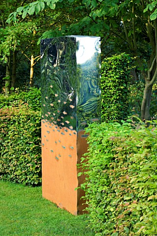 DAVID_HARBER_SUNDIALS_TITAN_SCULPTURE_MADE_FROM_RUSTIC_OXIDISED_STEEL_AND_MIRROR_POLISHED_STAINLESS_