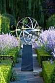 DAVID HARBER SUNDIALS: SUNDIAL SURROUNDED BY BOX HEDGES AND LAVENDER. EVENING LIGHT