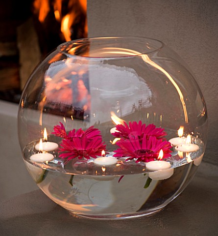 DESIGNER__CHARLOTTE_ROWE__LONDON_CHARLOTTE_ROWES_OWN_GARDEN_AT_NIGHT___LARGE_GLASS_FISH_BOWL_FILLED_