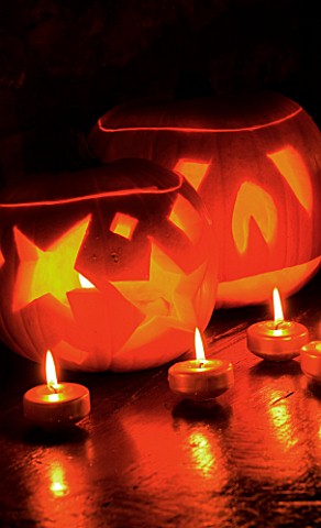 HALLOWEEN_STILL_LIFE_ON_SIDEBOARD_AT_NIGHT_WITH_GOLD_CANDLES_AND_PUMPKINS