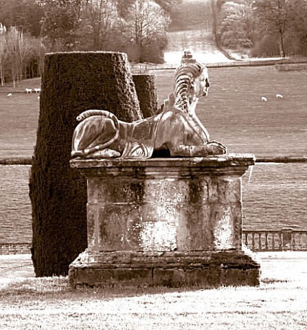 CASTLE_HILL__DEVON_BLACK_AND_WHITE_TONED_IMAGE_OF_A_STATUE_ON_THE_TERRACES