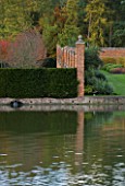 MARKS HALL  ESSEX : VIEW ACROSS THE LAKE TO THE WALLED GARDEN IN AUTUMN