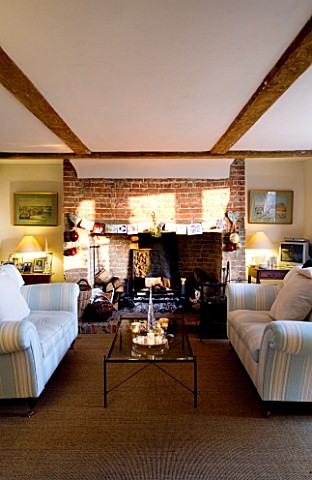 BOONSHILL_FARM_AT_CHRISTMAS_THE_LIVING_ROOM_WITH_SETTEES__FIREPLACE_AND_GLASS_COFFEE_TABLE_WITH_INDI