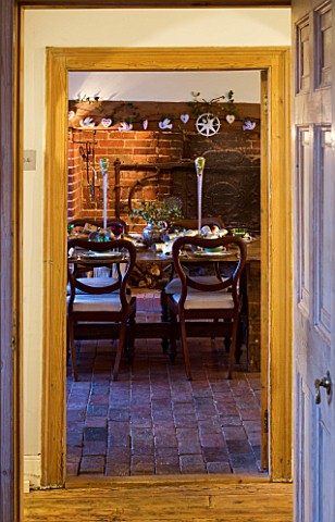 BOONSHILL_FARM_AT_CHRISTMAS_THE_DINING_ROOM__TABLE_LAID_OUT_FOR_CHRISTMAS_WITH_CRACKERS__MISTLETOE_I