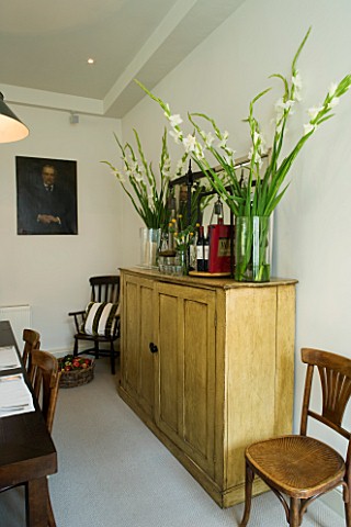 DESIGNERS_SUE_AYLETT_SUE_AYLETTS_HOUSE__LONDON_THE_DINING_ROOM__WOODN_CABINET_WITH_GLASS_JARS_FILLED