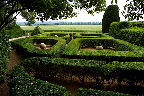 PROVENCE__FRANCE__ALTAVES_BOX_TOPIARY_GARDEN_WITH_SPHERICAL_ORNAMENTAL_STONE_SCULPTURE