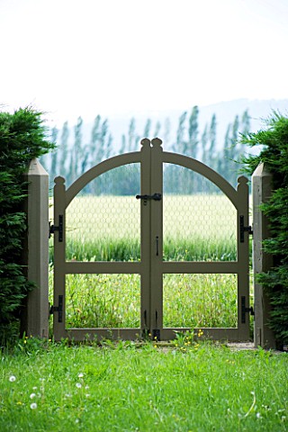 PROVENCE__FRANCE__ALTAVES__BEAUTIFUL_WOODEN_GATE_LEADING_TO_COUNTRYSIDE_BEYOND