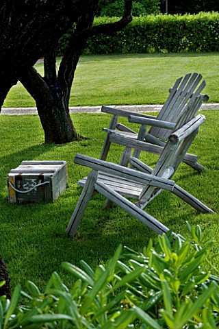 PRIVATE_GARDEN__PROVENCE__FRANCE__DESIGNER_DOMINIQUE_LAFOURCADE_A_PLACE_TO_SIT_ADIRONDACK_CHAIRS_AND