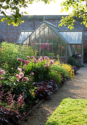 THE_WALLED_GARDEN_AT_COWDRAY__WEST_SUSSEX_DESIGNER_JAN_HOWARD__EARLY_SUMMER_BORDER_OF_PEONIES_PAEONI