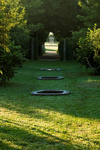 LA_NORIA__FRANCE_GARDEN_DESIGNED_BY_ARNAUD_MAURIERES_AND_ERIC_OSSART__VIEW_ALONG_GRASS_PATH_WITH_SCU