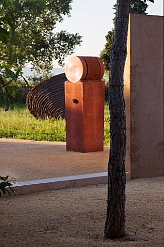 LA_NORIA__FRANCE_GARDEN_DESIGNED_BY_ARNAUD_MAURIERES_AND_ERIC_OSSART__A_PINE_TREE_AND_CONCRETE_WALLS