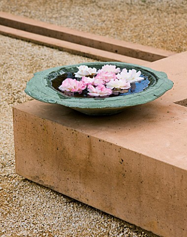 LA_NORIA__FRANCE_GARDEN_DESIGNED_BY_ARNAUD_MAURIERES_AND_ERIC_OSSART__STONE_BOWL_WITH_FLOATING_FEATH