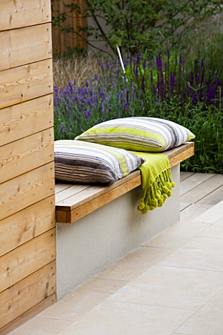 DESIGNER_CHARLOTTE_ROWE__LONDON_FORMAL_TOWNCITY_GARDEN_WITH_SPLIT_LEVEL_DECK_WITH_CUSHIONS_AND_THROW