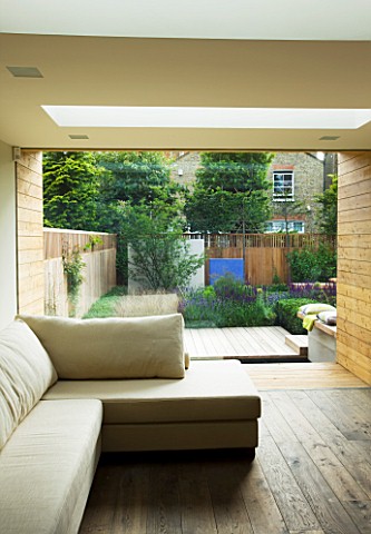GARDEN_DESIGNER_CHARLOTTE_ROWE__LONDON_VIEW_FROM_LIVING_AREA_OUT_ONTO_FORMAL_TOWNCITY_GARDEN