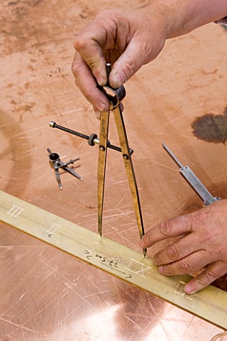DAVID_HARBER_SUNDIALS_USING_A_COMPASS_IN_PREPARATION_FOR_ENGRAVING_AND_ETCHING